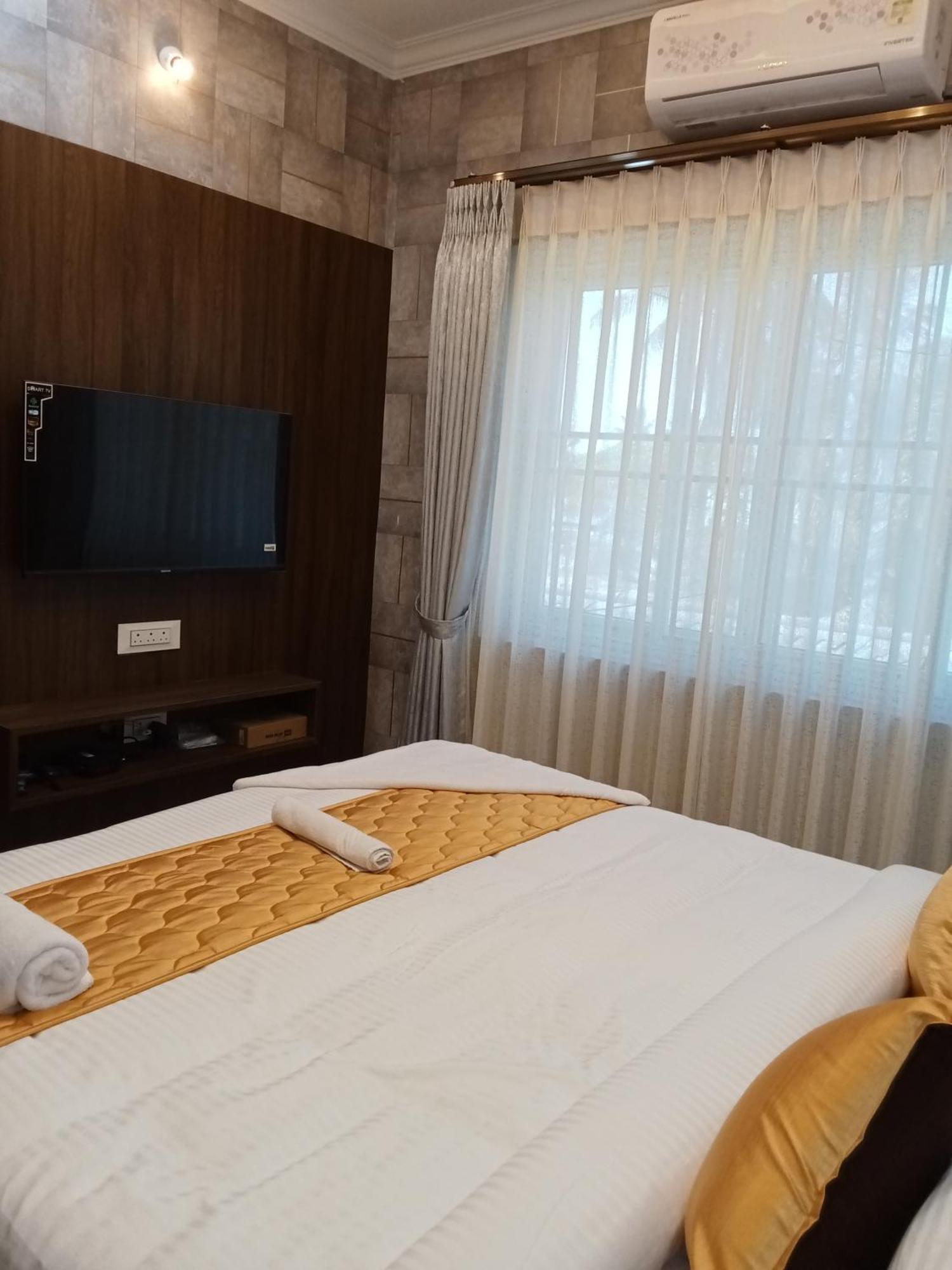 Hotel Golden Residency Kushālnagar Esterno foto