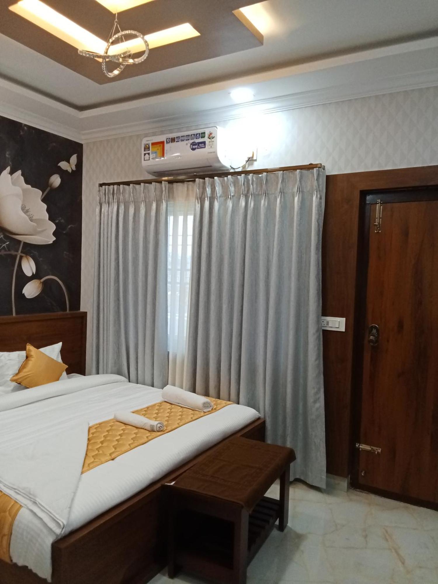 Hotel Golden Residency Kushālnagar Esterno foto