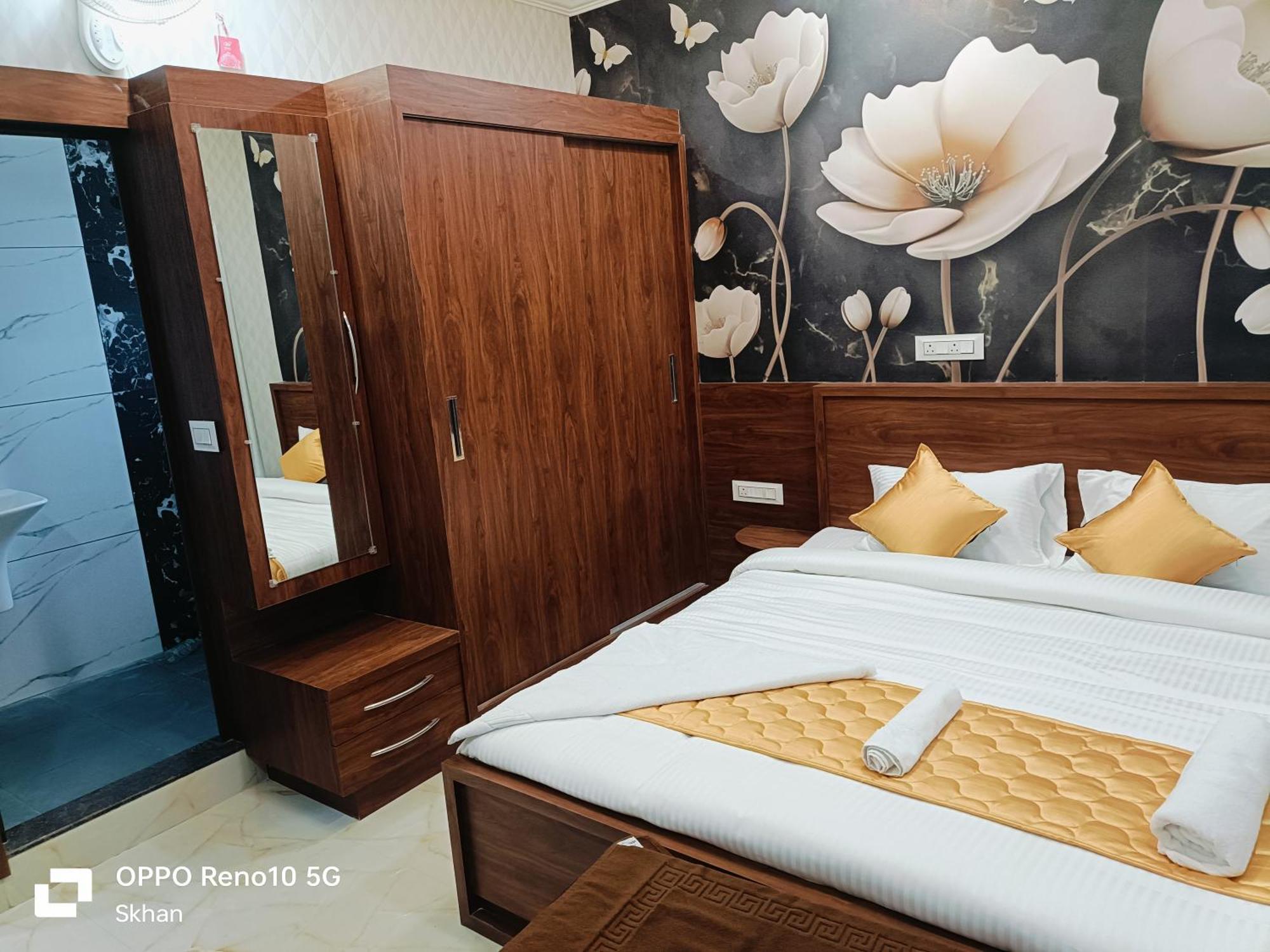 Hotel Golden Residency Kushālnagar Esterno foto