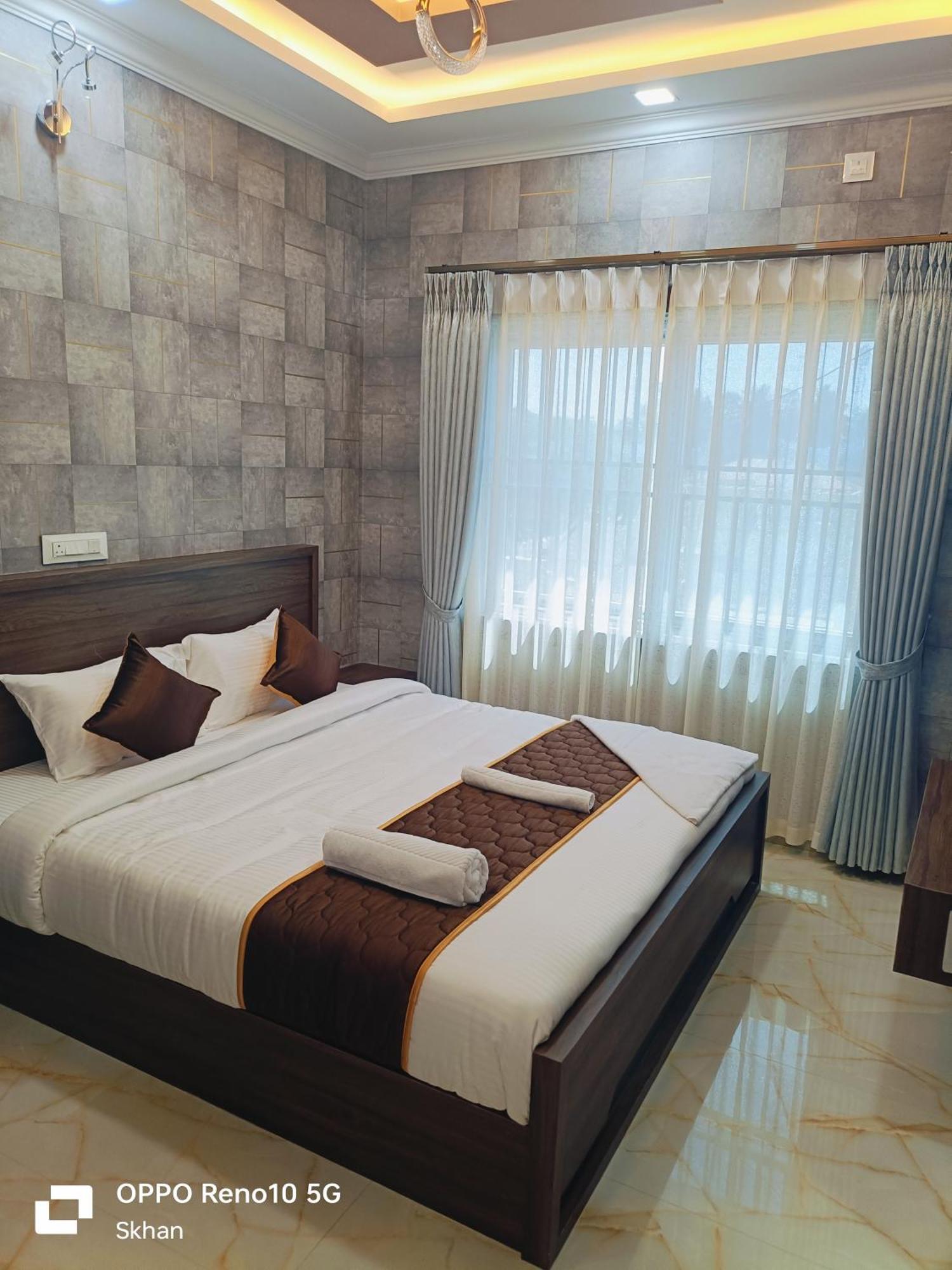 Hotel Golden Residency Kushālnagar Esterno foto