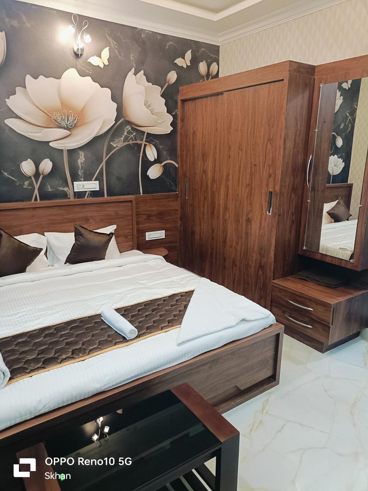 Hotel Golden Residency Kushālnagar Esterno foto