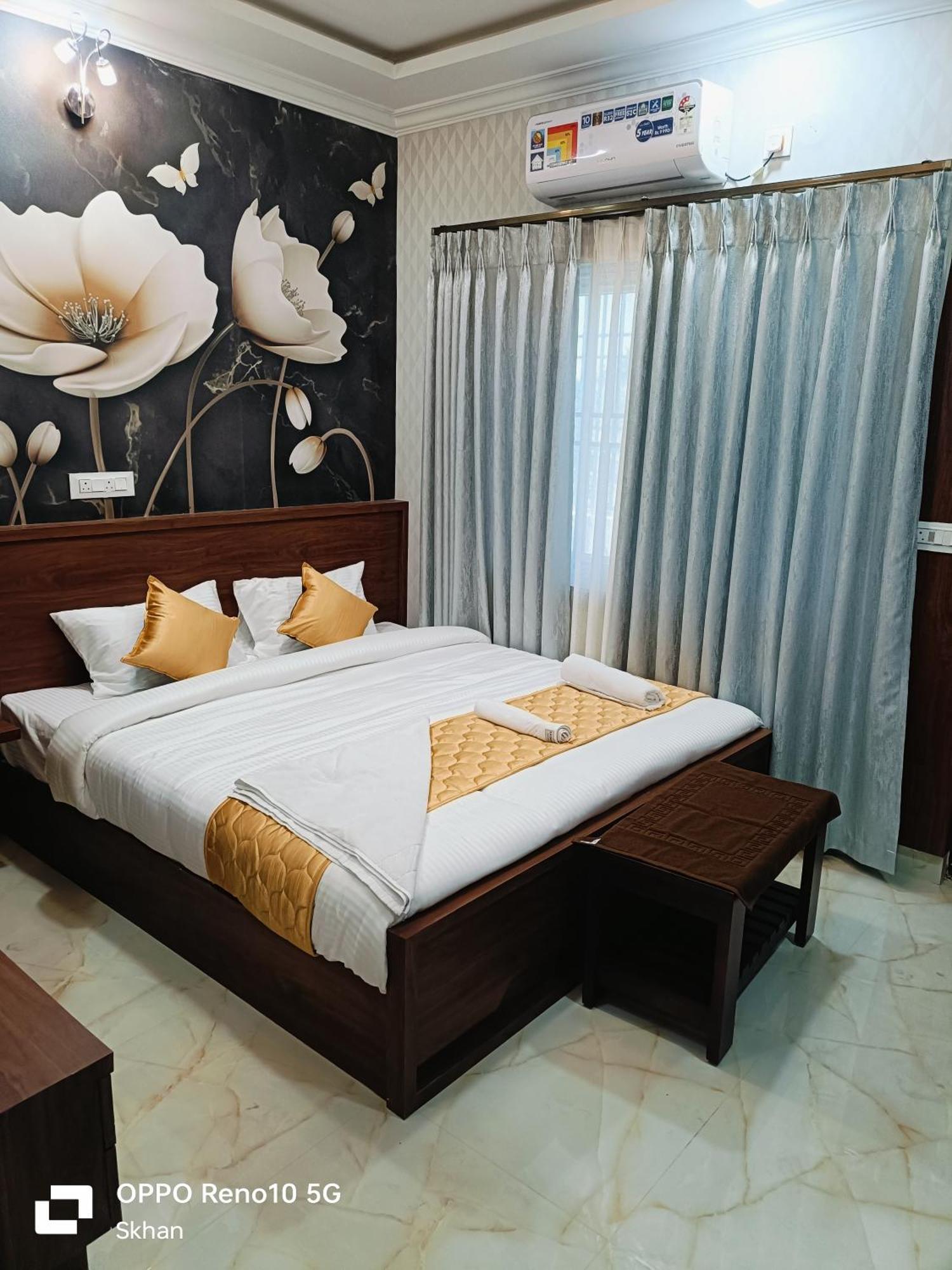 Hotel Golden Residency Kushālnagar Esterno foto